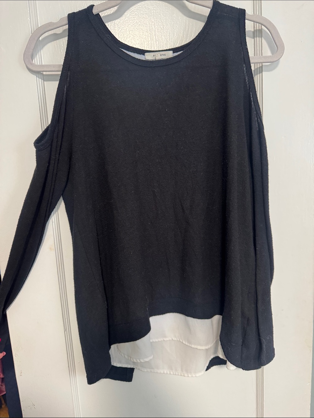 Pleione Black Cold-Shoulder Crewneck Sweater with White Hem